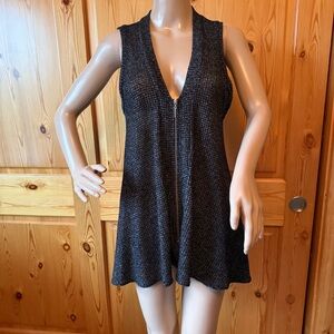 Comfy USA Tunic Top Sleeveless Knit V Neck Size M Black Zip Front Lagenlook